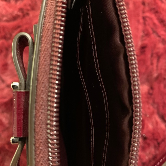 Brand NWT Coach Darcy Patent Bow Small Wristlet - Picture 6 of 6